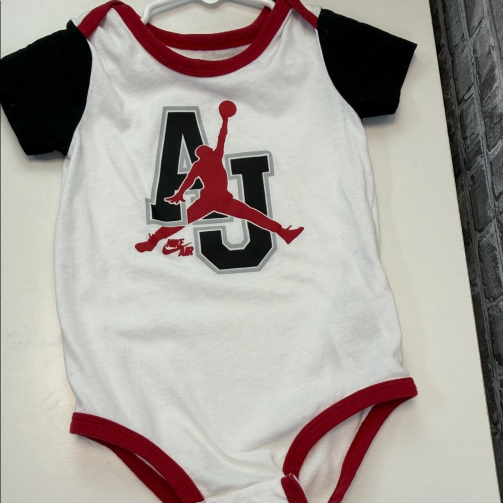 Baby boy's Jordan onesie - Picture 7 of 7